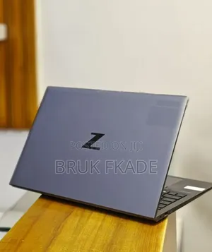 New Laptop HP ZBook Firefly 14 G7 16GB Intel Core i7 SSD 512GB