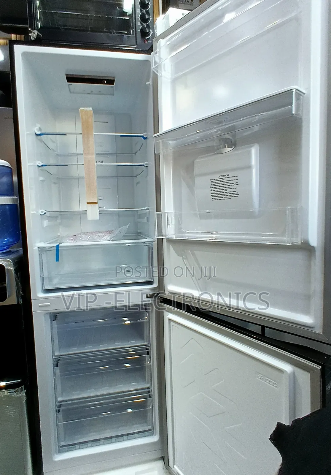 Akira Refrigerator 340 Fan System With Dispenser