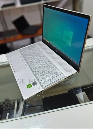 New Laptop HP Pavilion 15 8GB Intel Core i5 SSD 256GB