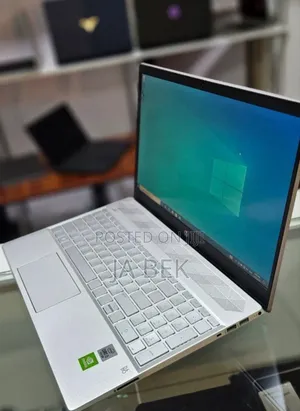 New Laptop HP Pavilion 15 8GB Intel Core i5 SSD 256GB