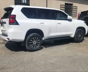 Toyota Land Cruiser 2022 White