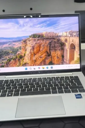 New Laptop HP EliteBook 1040 G8 16GB Intel Core i7 SSD 512GB