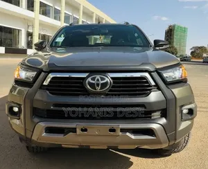 Toyota Hilux 2021 Gold