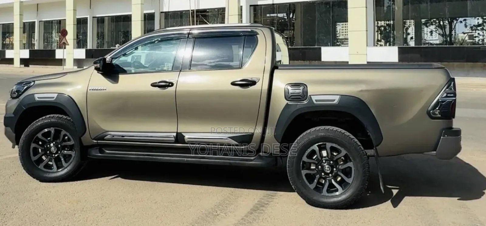 Toyota Hilux 2021 Gold