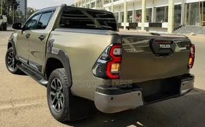 Toyota Hilux 2021 Gold
