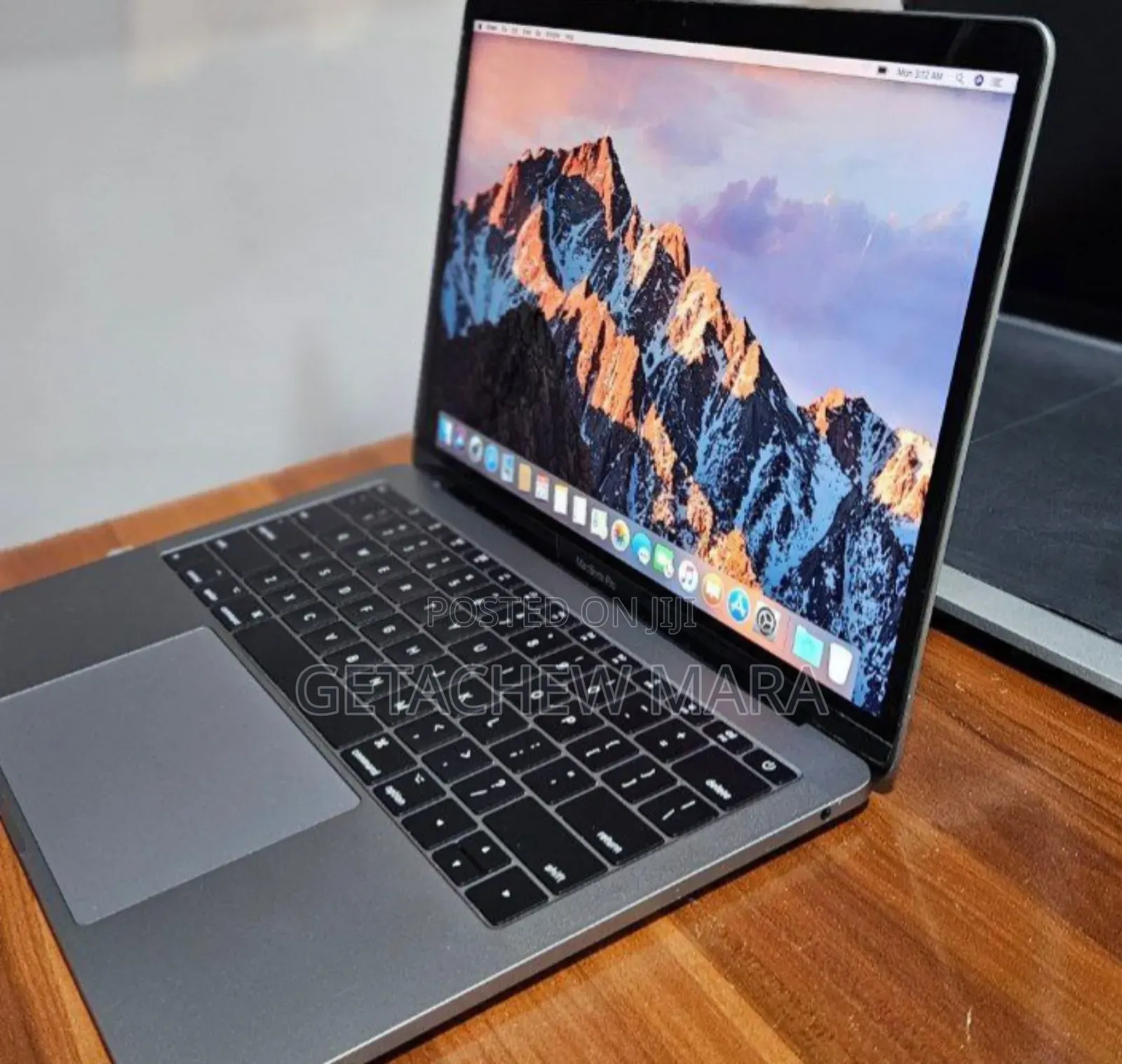 New Laptop Apple MacBook Pro 2017 8GB Intel Core i5 SSD 256GB