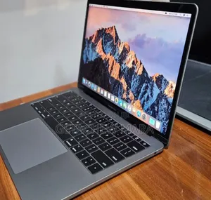 New Laptop Apple MacBook Pro 2017 8GB Intel Core i5 SSD 256GB