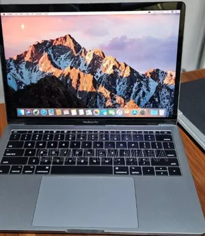 New Laptop Apple MacBook Pro 2017 8GB Intel Core i5 SSD 256GB