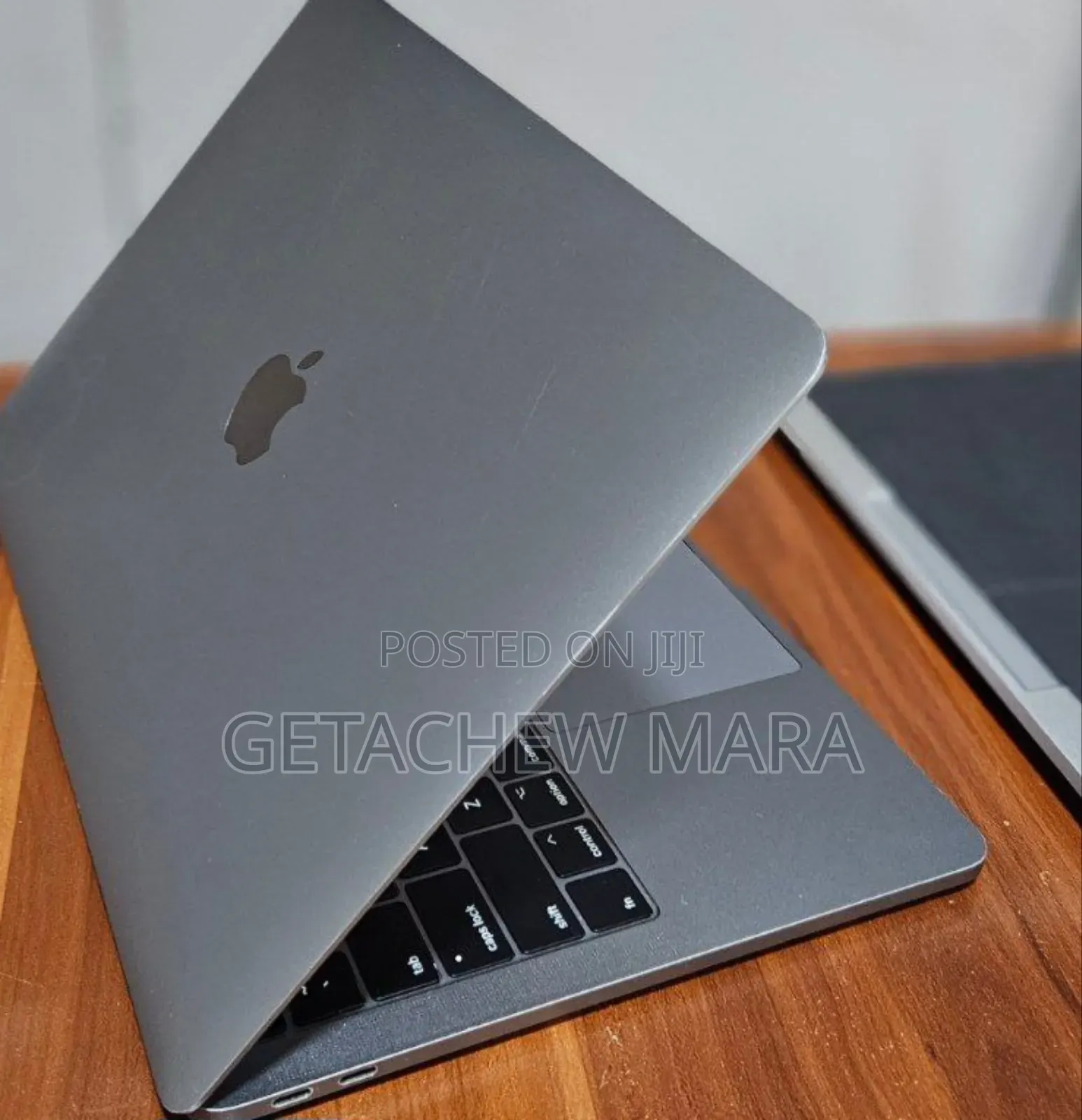 New Laptop Apple MacBook Pro 2017 8GB Intel Core i5 SSD 256GB