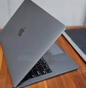 New Laptop Apple MacBook Pro 2017 8GB Intel Core i5 SSD 256GB