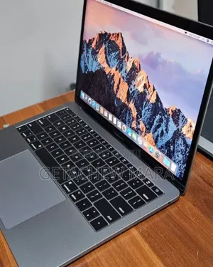 New Laptop Apple MacBook Pro 2017 8GB Intel Core i5 SSD 256GB