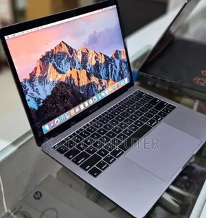New Laptop Apple MacBook Pro 2017 8GB Intel Core i5 SSD 256GB