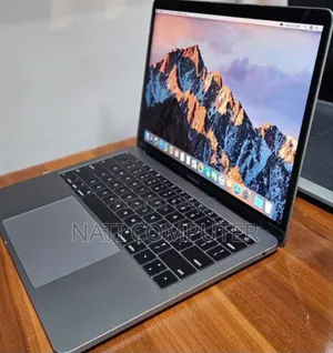New Laptop Apple MacBook Pro 2017 8GB Intel Core i5 SSD 256GB