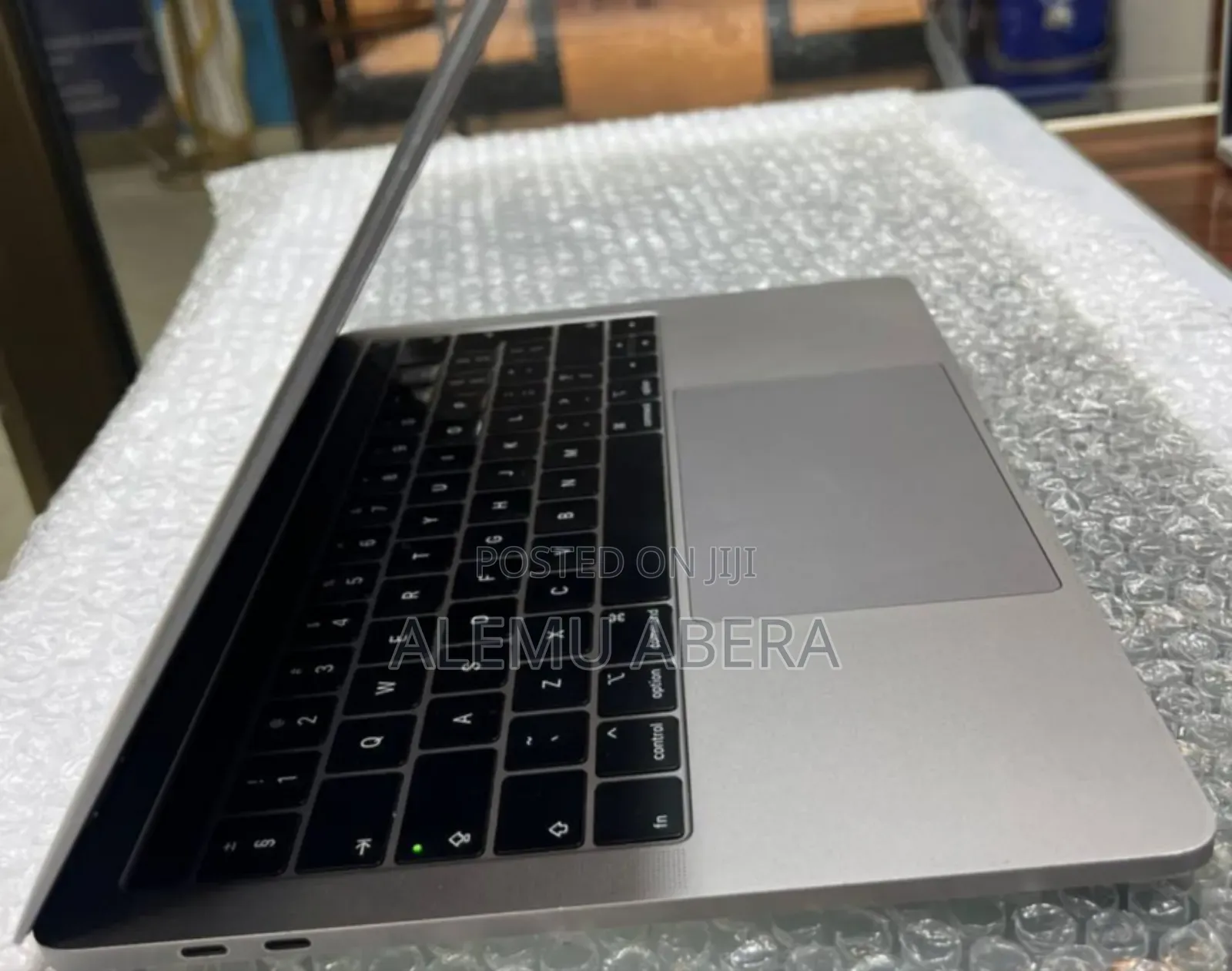 New Laptop Apple MacBook Pro 2019 8GB Intel Core i5 SSD 128GB