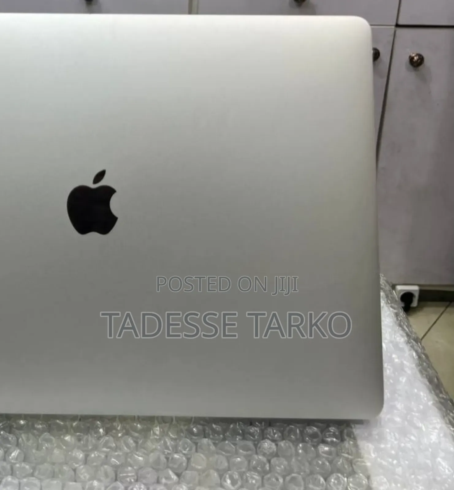 New Laptop Apple MacBook Pro 2018 16GB Intel Core i7 SSD 256GB