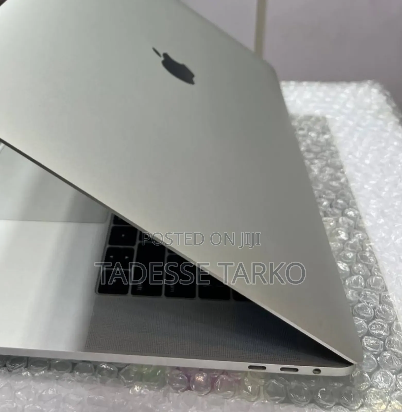 New Laptop Apple MacBook Pro 2018 16GB Intel Core i7 SSD 256GB
