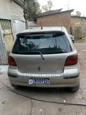 Toyota Vitz 2004 Gold