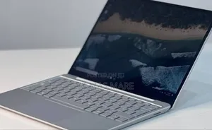 New Laptop Microsoft Surface Go 8GB Intel Core i5 SSD 256GB