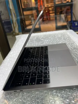 New Laptop Apple MacBook Pro 2019 8GB Intel Core i5 SSD 128GB