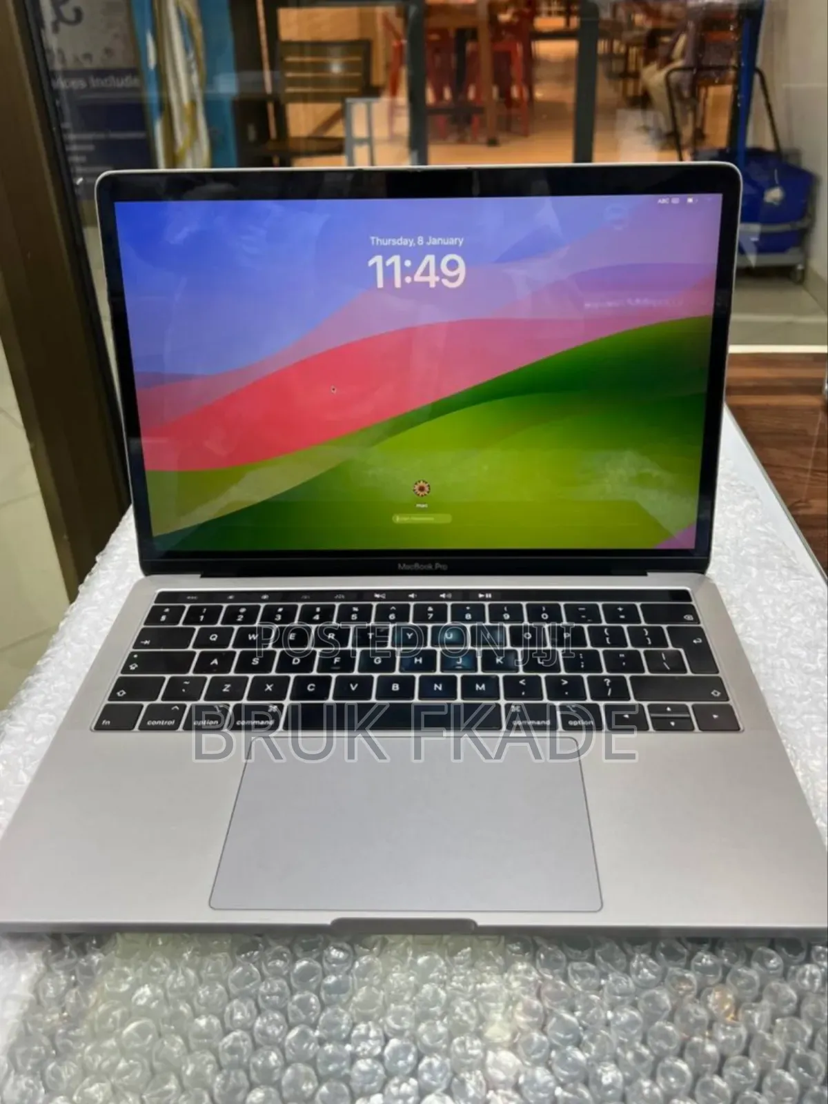 New Laptop Apple MacBook Pro 2019 8GB Intel Core i5 SSD 128GB