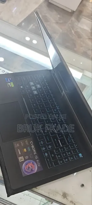 New Laptop MSI Crosshair 15 B12U 16GB Intel Core i7 SSD 1T