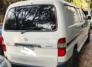 Toyota HiAce 2011 White