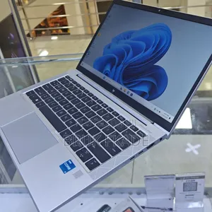 New Laptop HP EliteBook 830 G8 16GB Intel Core i7 SSD 512GB