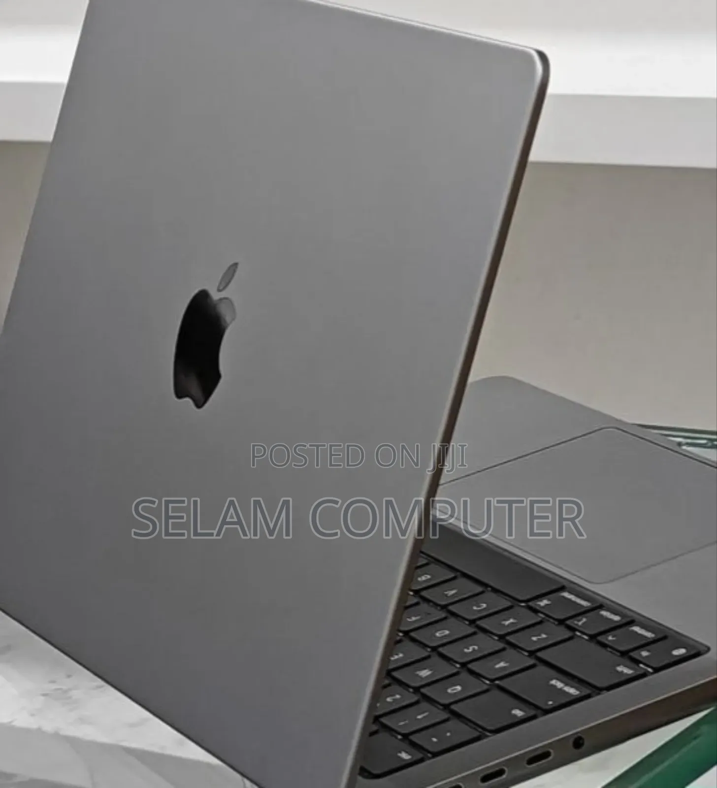 New Laptop Apple MacBook Air 2024 M3 13-inch 8GB Apple M3 SSD 512GB