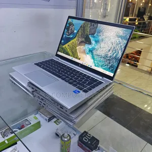 New Laptop HP EliteBook 830 G8 16GB Intel Core i5 SSD 512GB