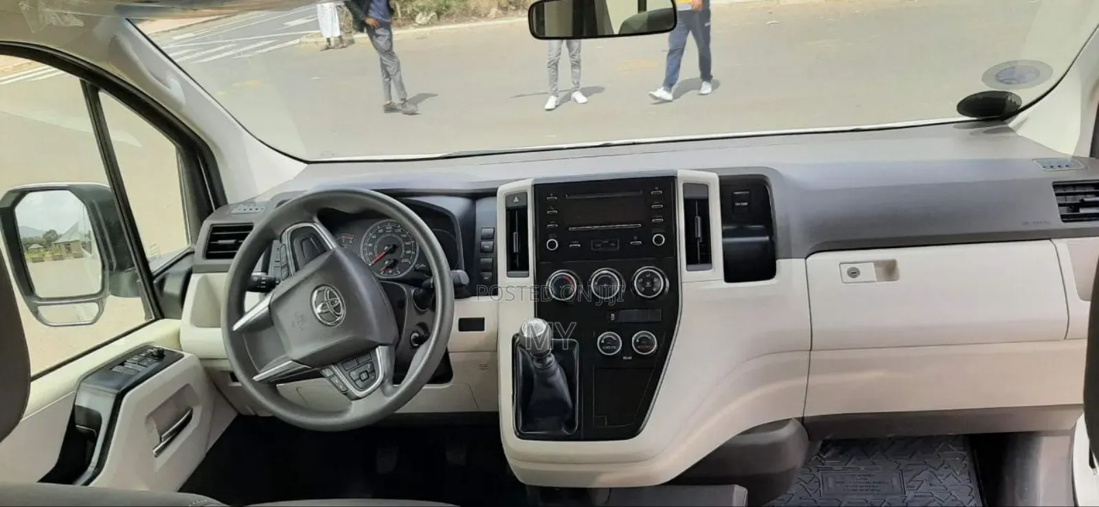 Toyota HiAce 2022 White