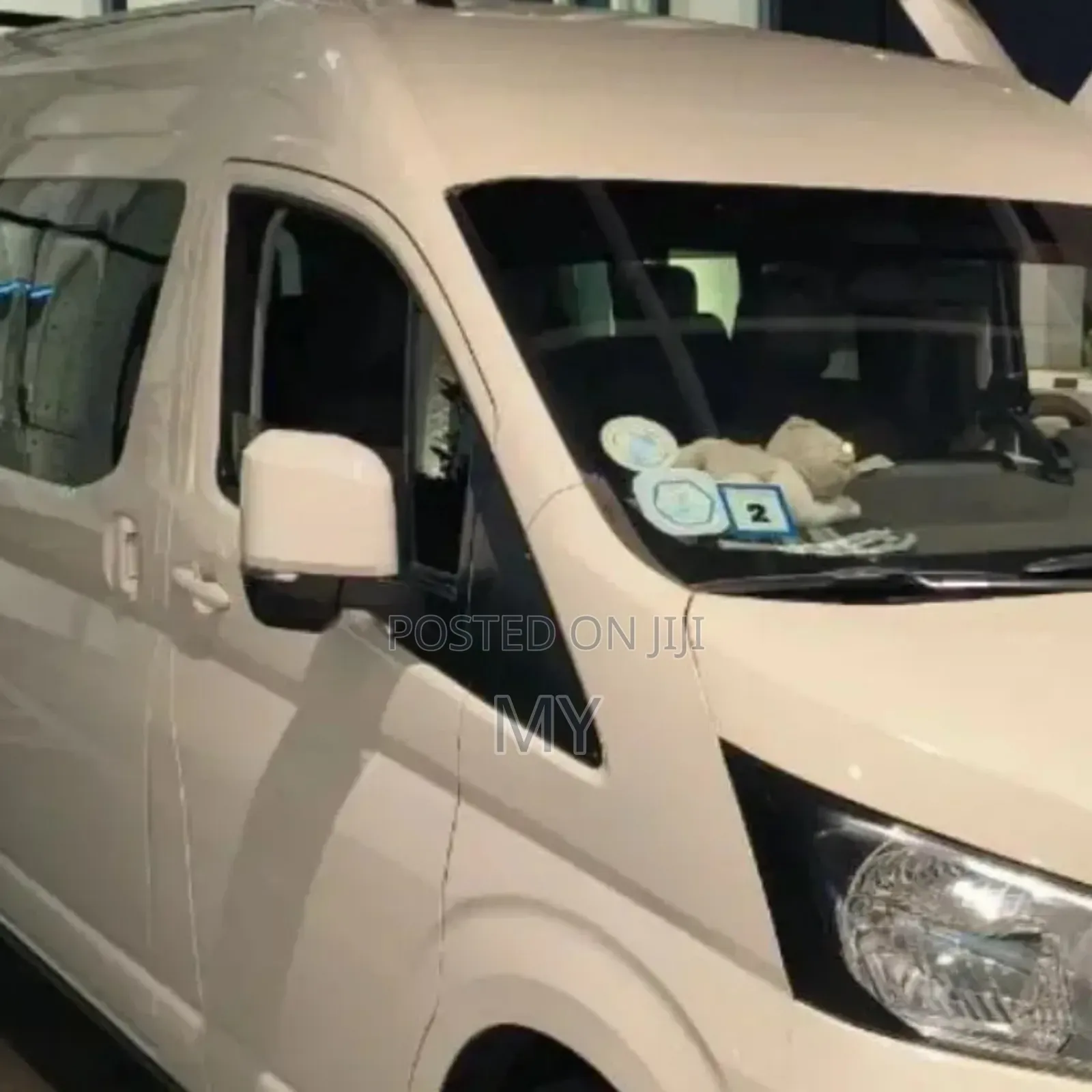 Toyota HiAce 2022 White