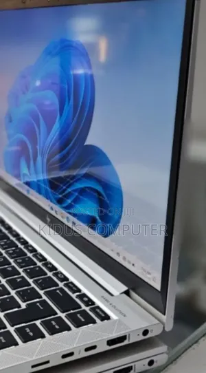 New Laptop HP EliteBook 830 G8 16GB Intel Core i7 SSD 512GB
