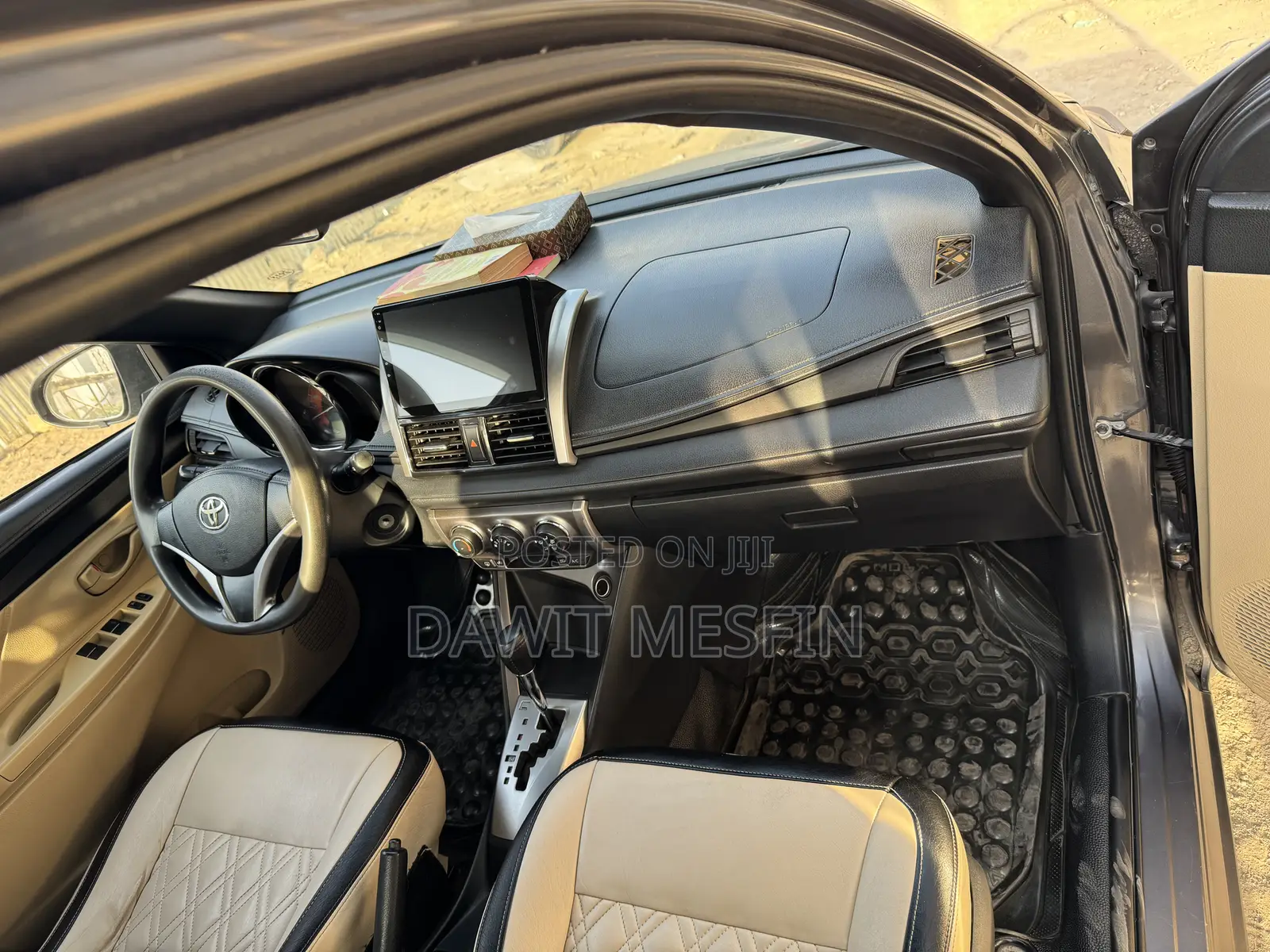 Toyota Yaris SE Hatchback 5dr 2014 Gray