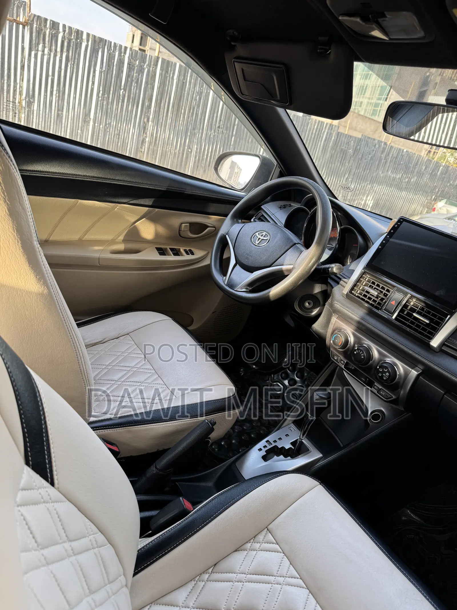 Toyota Yaris SE Hatchback 5dr 2014 Gray