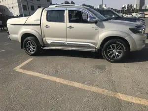 Toyota Hilux 2015 Silver