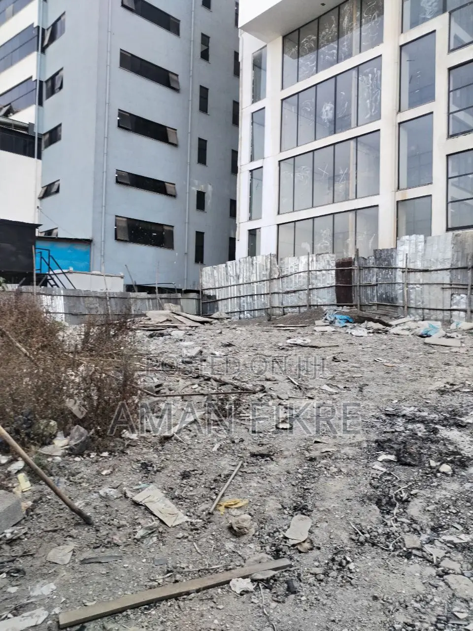 700m2 Plot for Sale – Heart of Au Area – Excellent Road Access