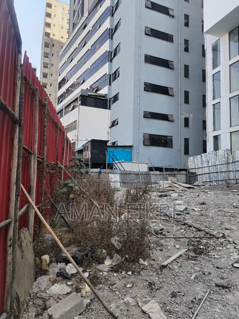 700m2 Plot for Sale – Heart of Au Area – Excellent Road Access