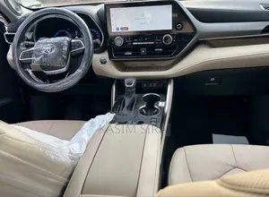 New Toyota Highlander Hybrid Limited AWD 2024 Silver