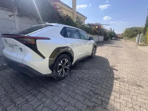 Toyota bZ4X 71.4 kWh AWD 2023 White