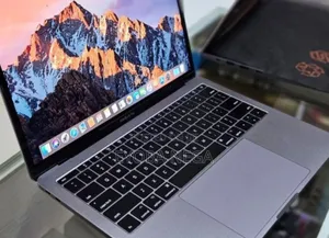 New Laptop Apple MacBook Pro 2017 8GB Intel Core i5 SSD 256GB