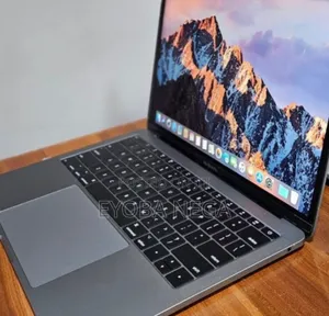 New Laptop Apple MacBook Pro 2017 8GB Intel Core i5 SSD 256GB
