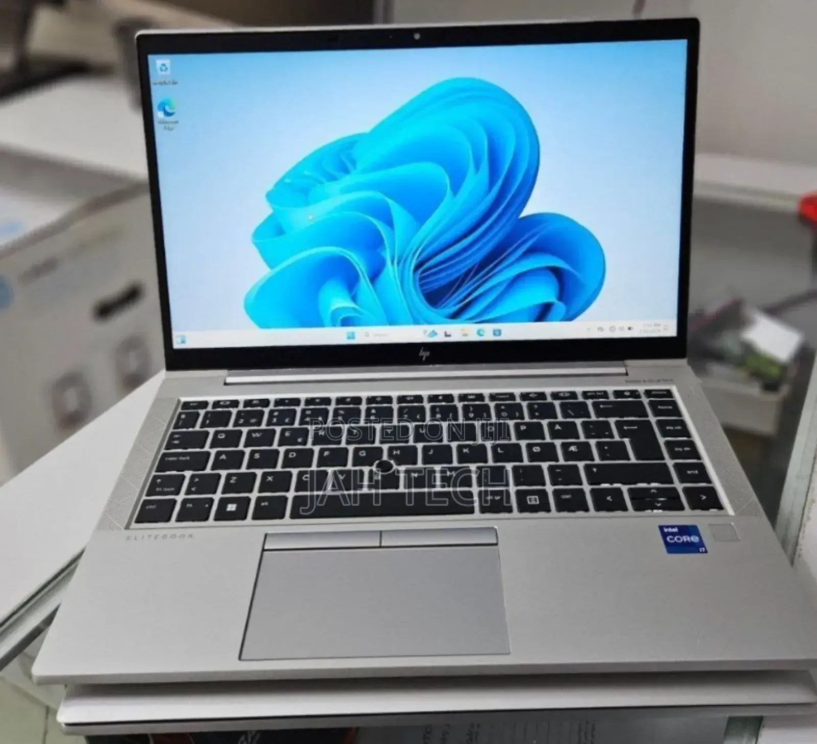 New Laptop HP EliteBook 830 G8 16GB Intel Core i7 SSD 512GB
