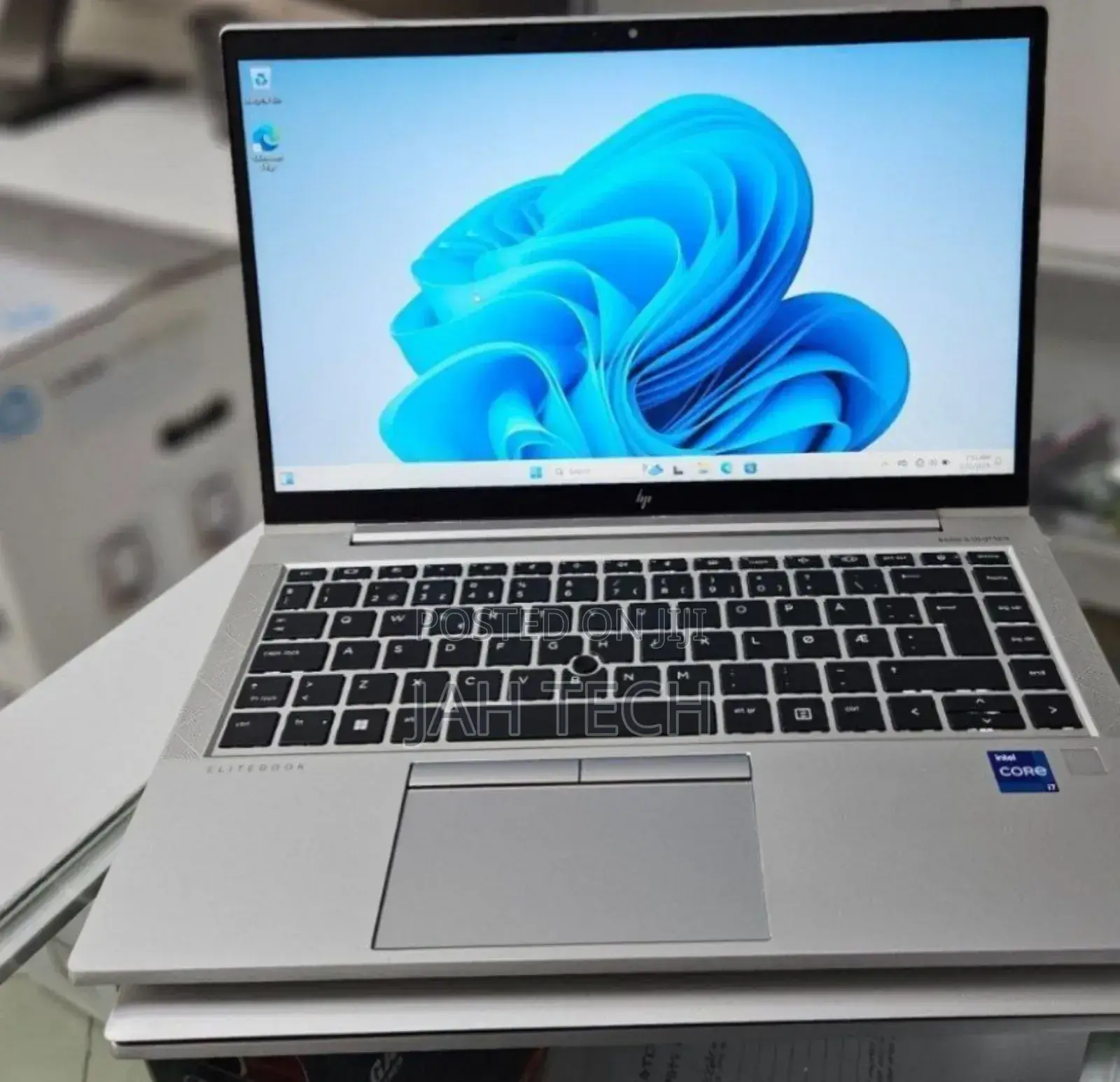 New Laptop HP EliteBook 830 G8 16GB Intel Core i7 SSD 512GB