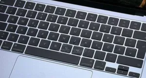 New Apple MacBook Air 2025 M4 15-inch 16GB Intel Core i9 SSD 256GB