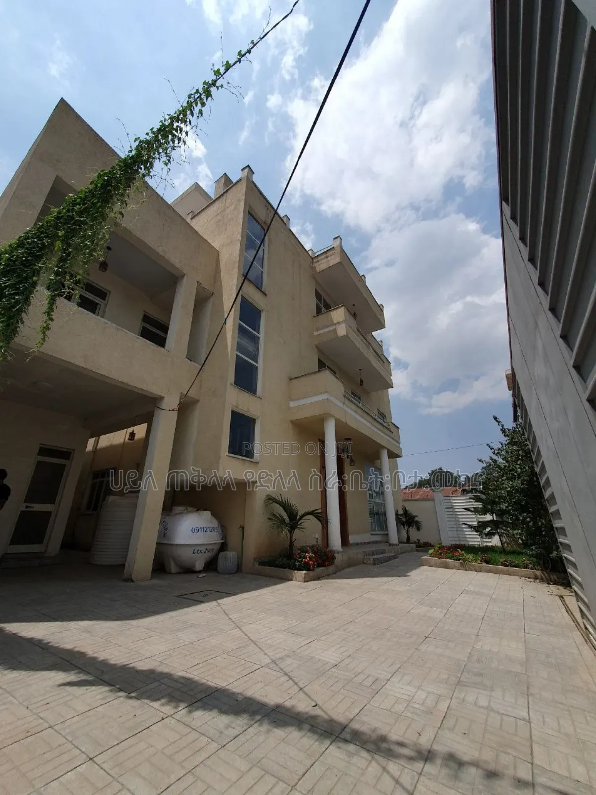 Furnished 10bdrm Townhouse/Terrace in Kebena Area, Arada for sale