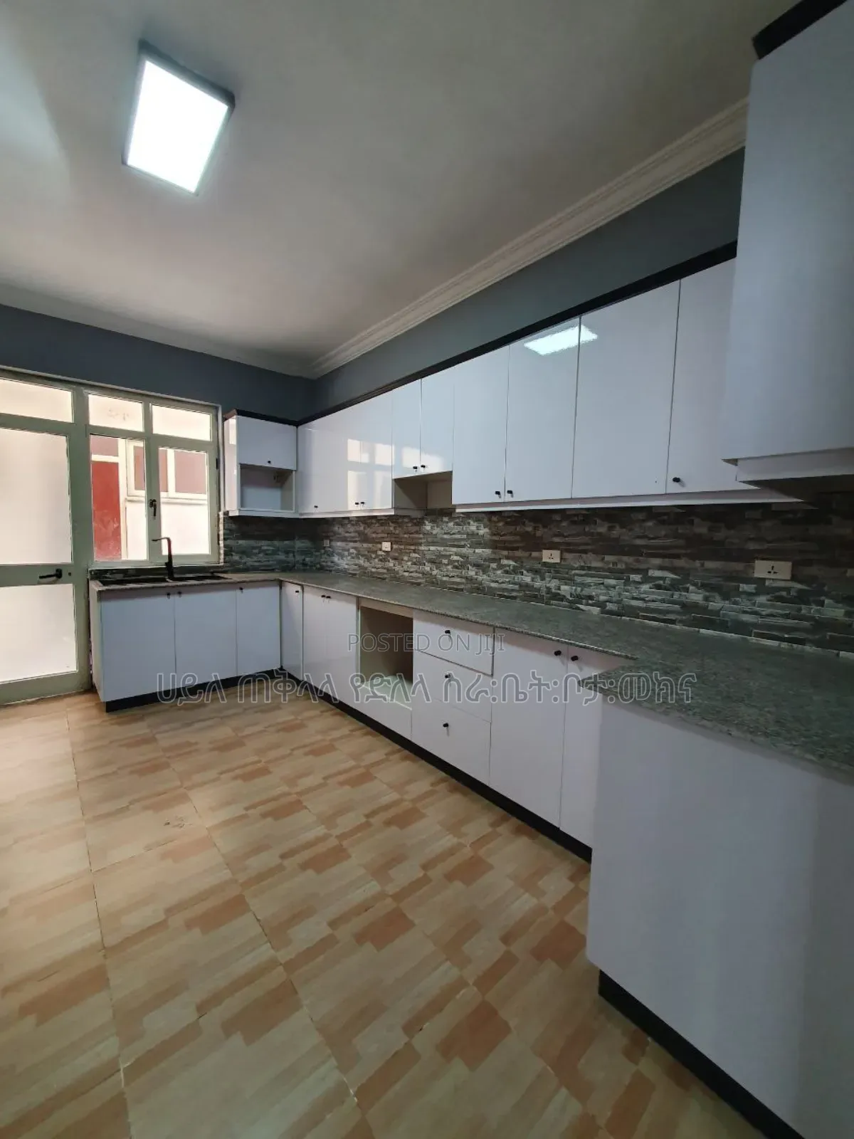 Furnished 10bdrm Townhouse/Terrace in Kebena Area, Arada for sale