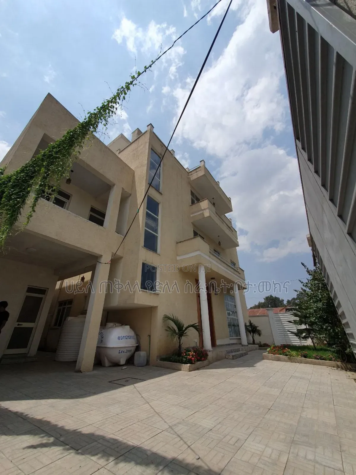 Furnished 10bdrm Townhouse/Terrace in Kebena Area, Arada for sale