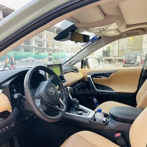 Toyota RAV4 Hybrid 2022 Green