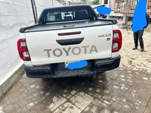 Toyota Hilux 2023 White