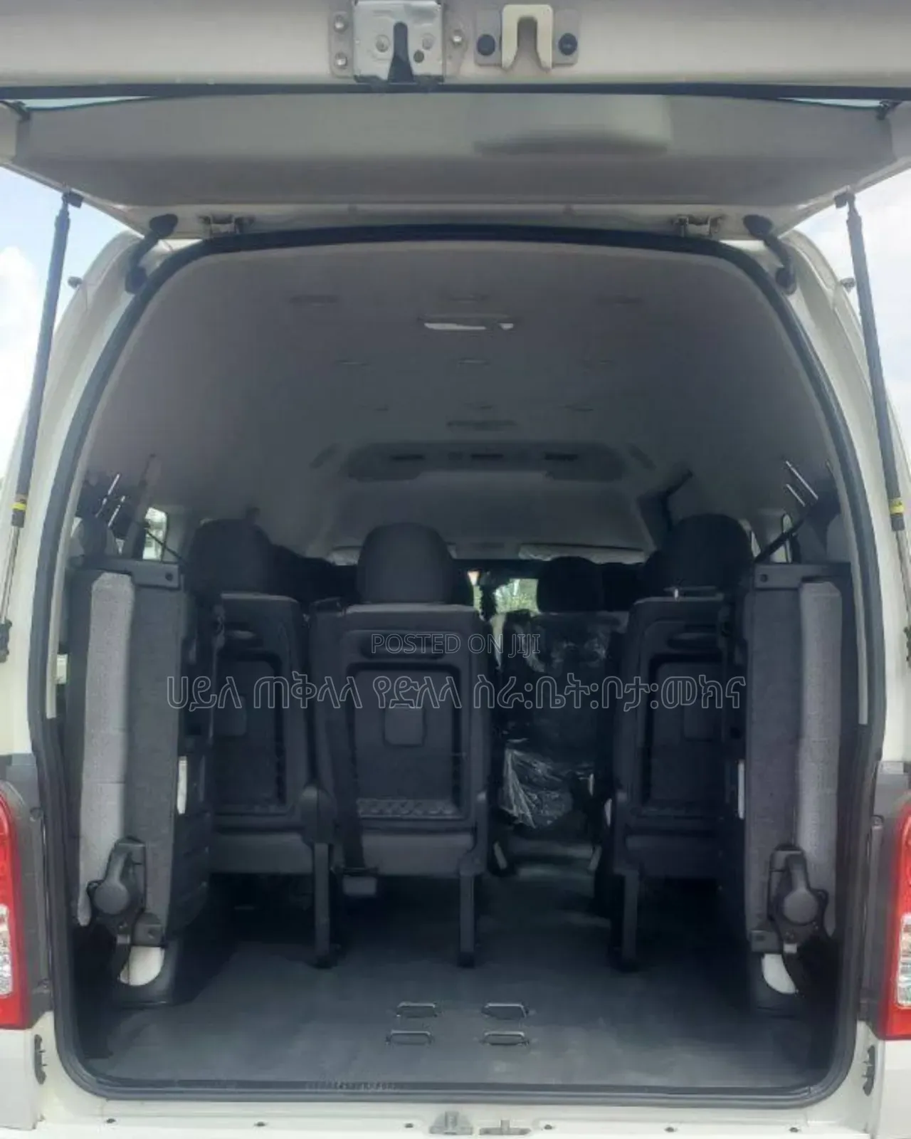 Toyota HiAce 2021 White